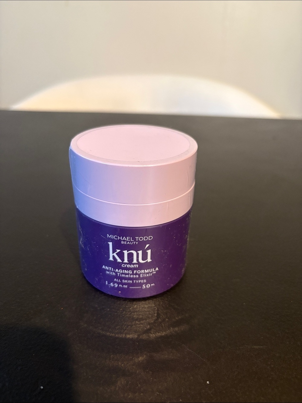 knú Anti-Aging Cream in Purple